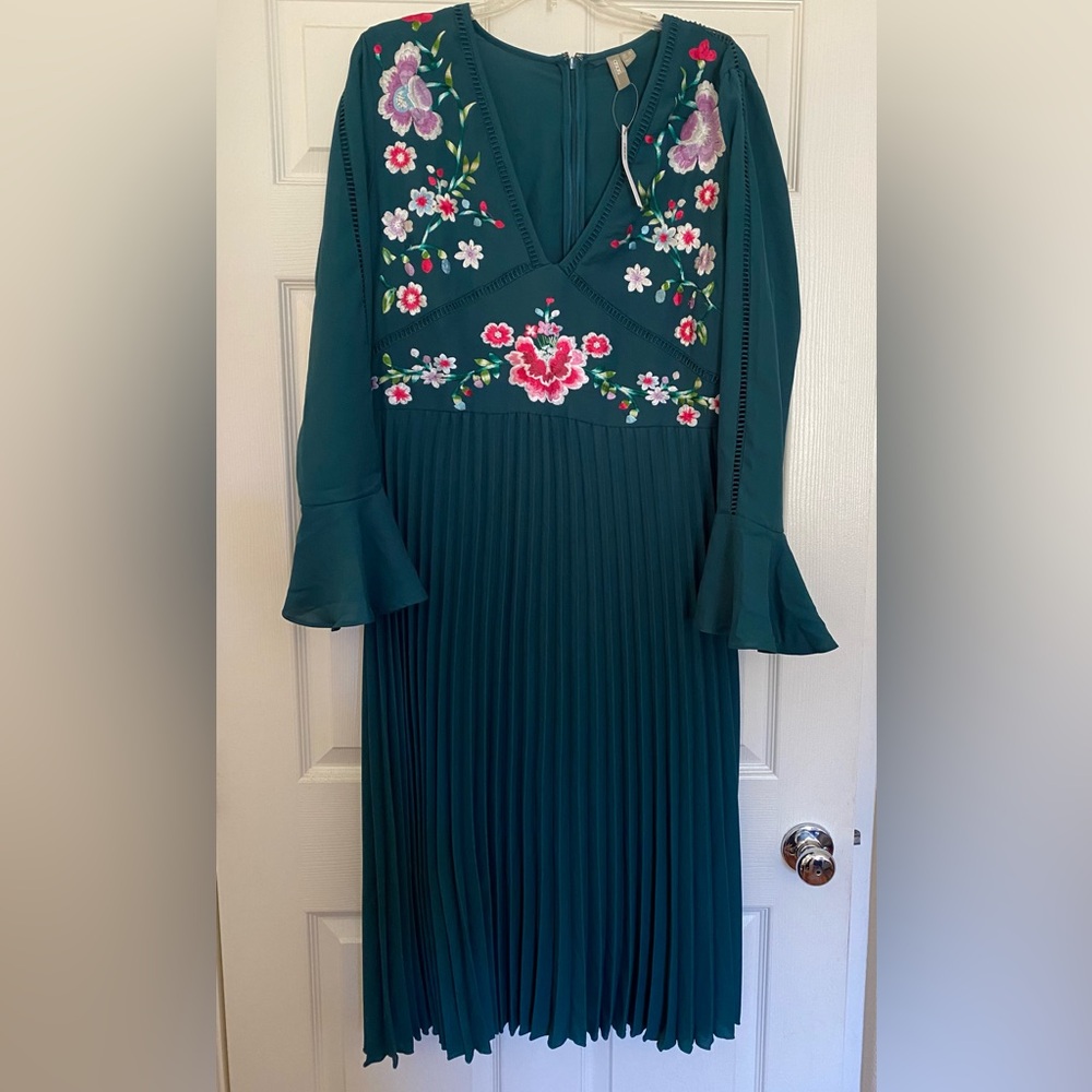 NWT ASOS gorgeous dark green embroidered floral dress